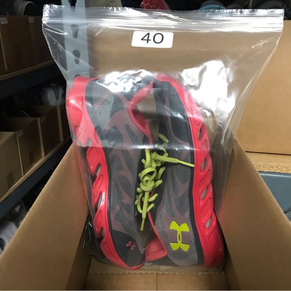 Under Armour Spine Venom Athletic Running Shoes 1235703-019 Women's Size 9.5 - Picture 12 of 12
